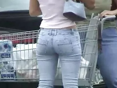 Agente peituda está fodendo seus filme pornô grátis antigo clientes