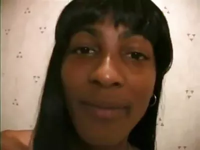 A dona pornor antigo de casa linda tem mamilos empinados