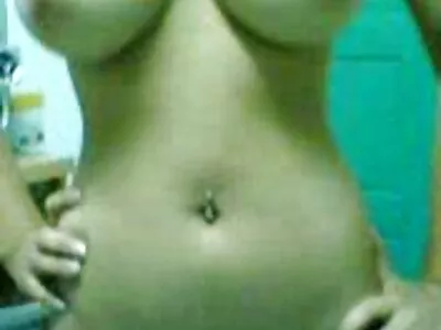 A morena corajosa Charlotte Stokely gosta de lamber a buceta video sexo antigo preta