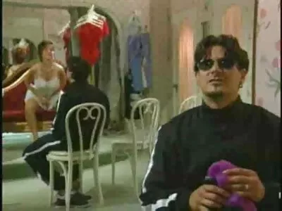 Texas Patti geme de imenso prazer enquanto monta um pau duro porno antigo caseiro como pedra