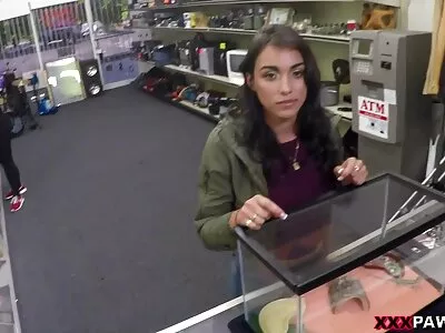 Adolescente de cabelos escuros gosta videos eroticos antigos de encontros rápidos