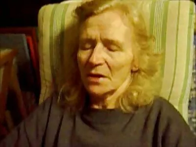 Devon Lee seduz pornor antigo o amigo de seu filho Johnny