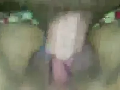 Morena adorável foi fodida no sofá videos de sexo antigos