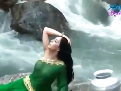 Morena peituda tem uma gozada facial legal videos de sexo gratis antigos
