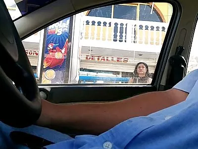 Antes de expulsar a vagabunda loira video sexo antigo sendo fodida