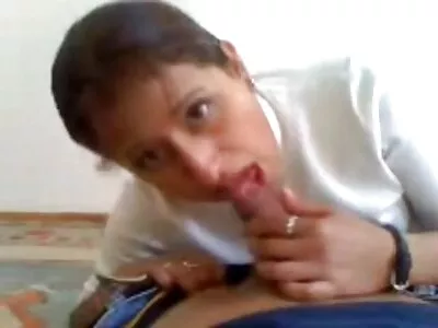 Phoenix Marie filme pornô mais antigo chupando e fodendo no estilo ocidental