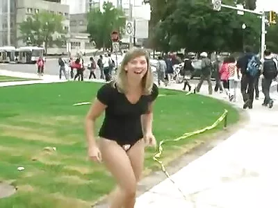 Baby Mina transa com o namorado no videos pornos antigos banheiro